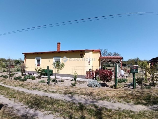 Eladó családi ház, Bársonyoson 66 M Ft, 3 szobás
