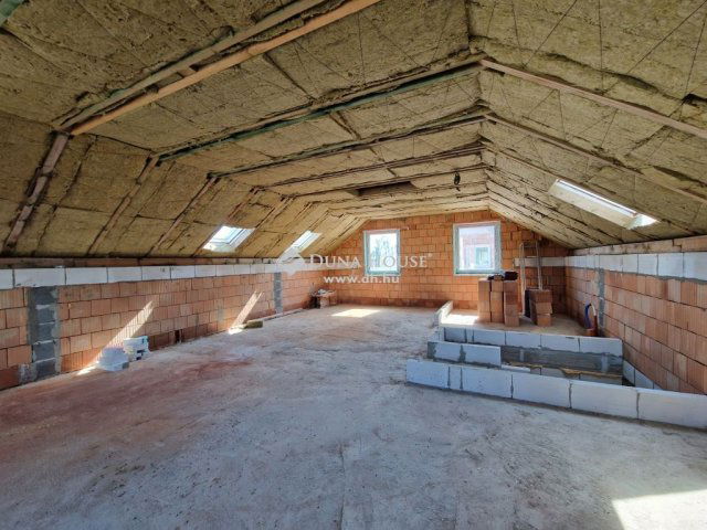 Eladó ikerház, Tárnokon 49.99 M Ft, 5 szobás