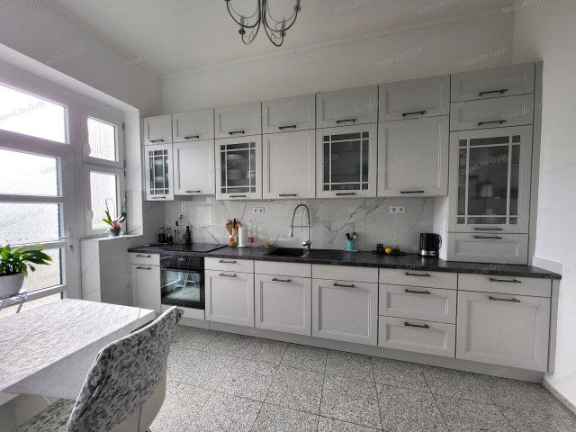 Eladó téglalakás, Győrött 121.8 M Ft, 4 szobás