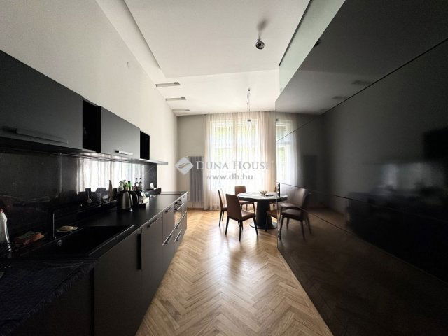 Kiadó téglalakás, albérlet, Budapesten, I. kerületben, 3 szobás