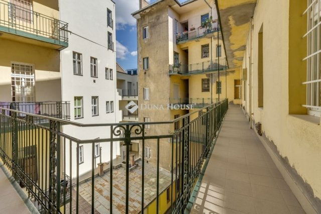 Eladó téglalakás, Budapesten, V. kerületben 140 M Ft, 3 szobás