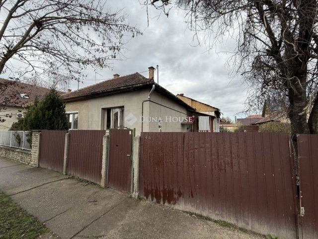 Eladó családi ház, Monoron 69.9 M Ft, 6 szobás