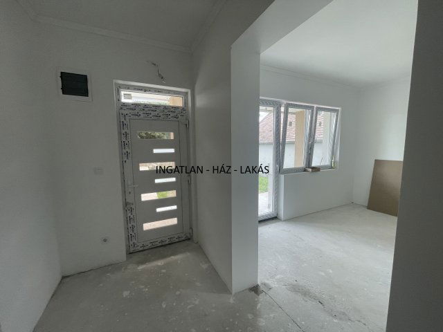 Eladó családi ház, Csörögön 79.99 M Ft, 3 szobás