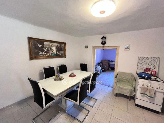 Eladó családi ház, Mezőkövesden 8 M Ft, 2 szobás