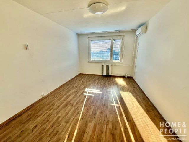 Eladó téglalakás, Szegeden 56.9 M Ft, 3 szobás