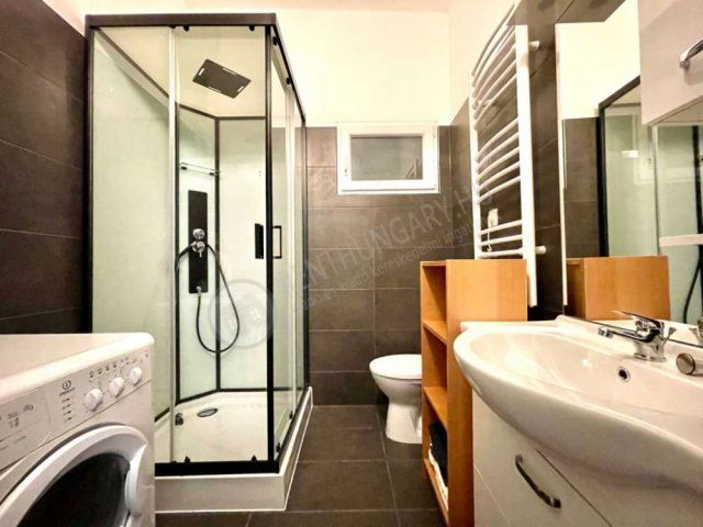 Eladó téglalakás, Budapesten, V. kerületben, Falk Miksa utcában