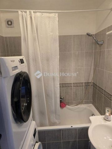 Eladó téglalakás, Szegeden 61.99 M Ft, 3 szobás