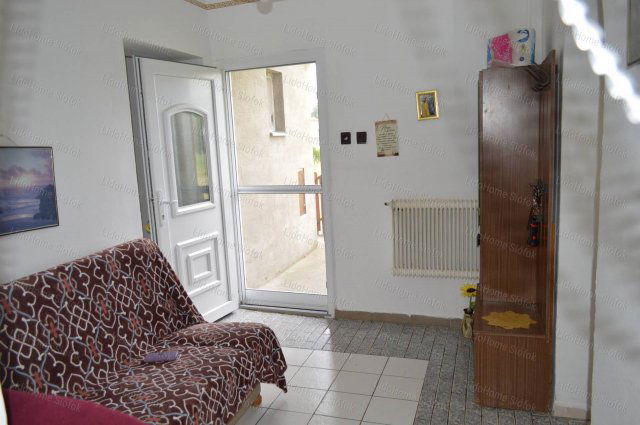 Eladó családi ház, Tabon 29.9 M Ft, 2 szobás