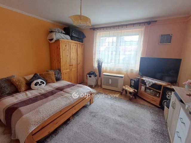 Eladó téglalakás, Egerben 37.8 M Ft, 1 szobás