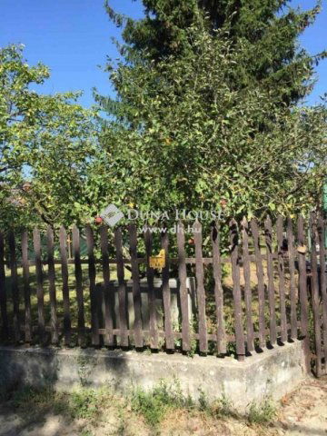 Eladó nyaraló, Pócsmegyeren 23.5 M Ft, 2 szobás