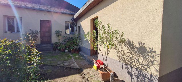 Eladó családi ház, Rácalmáson 52.9 M Ft, 2 szobás