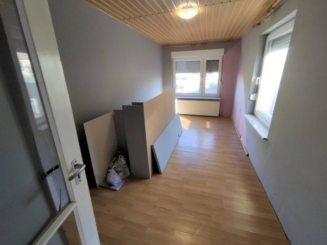 Eladó családi ház, Dunaszekcsőn 16 M Ft, 4 szobás