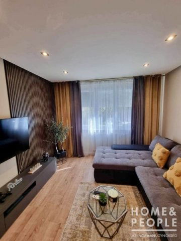 Eladó téglalakás, Szegeden 45.9 M Ft, 2 szobás