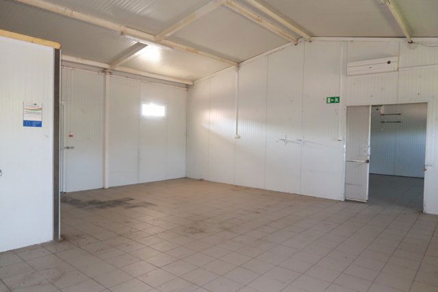 Eladó ipari ingatlan, Gávavencsellőn 94.9 M Ft, 5 szobás