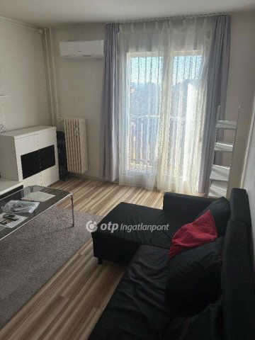 Eladó panellakás, Pécsett 49.9 M Ft, 2 szobás