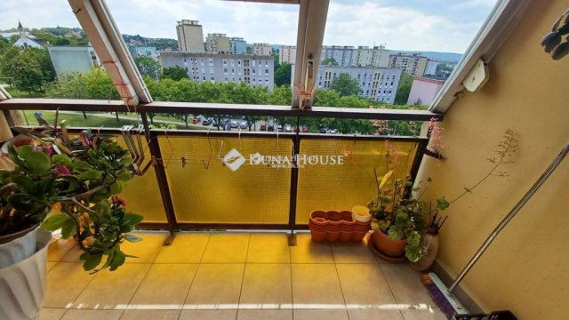 Kiadó panellakás, albérlet, Pécsett, Nagy Imre úton, 3 szobás