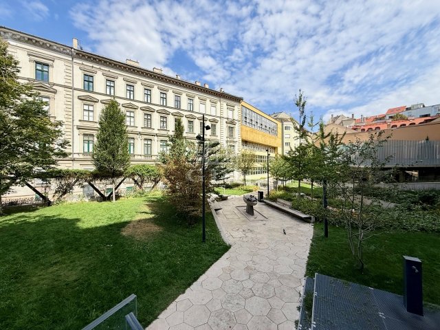 Eladó téglalakás, Budapesten, V. kerületben 57.9 M Ft, 2 szobás