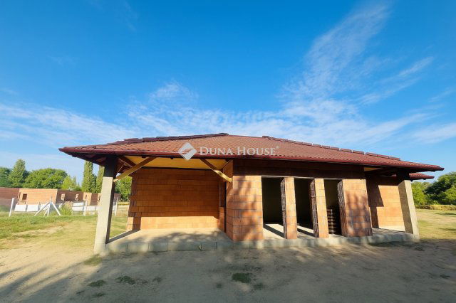 Eladó családi ház, Kiskunlacházán 85 M Ft, 4 szobás