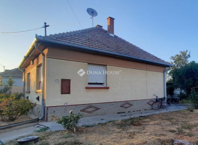Eladó családi ház, Kakucson 47.99 M Ft, 3 szobás