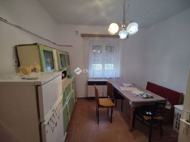 Eladó családi ház, Úrin 45.9 M Ft, 3 szobás