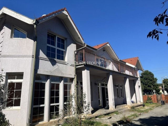 Eladó családi ház, Pécsett 99.89 M Ft, 6 szobás