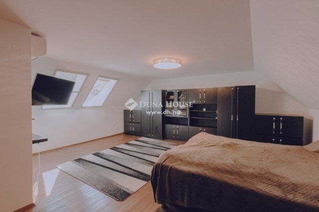 Eladó családi ház, Kecskeméten 225 M Ft, 5 szobás