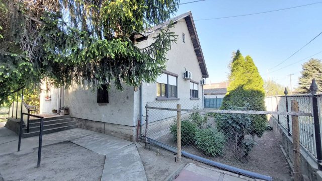 Eladó családi ház, Orosházán 35 M Ft, 2+1 szobás