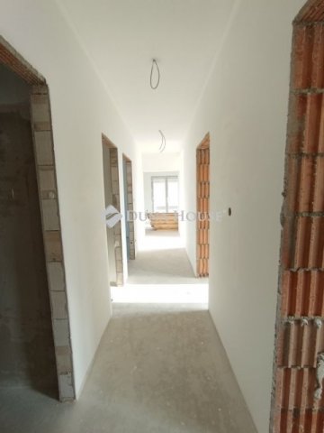 Eladó családi ház, Gombán 94.9 M Ft, 5 szobás