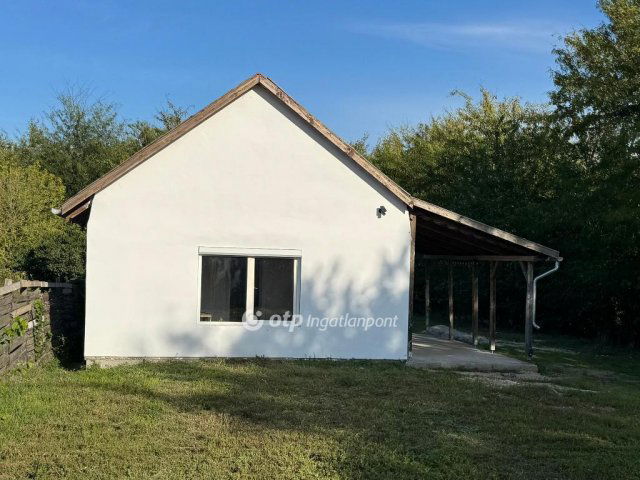 Eladó családi ház, Tiszafüreden 19 M Ft, 1 szobás