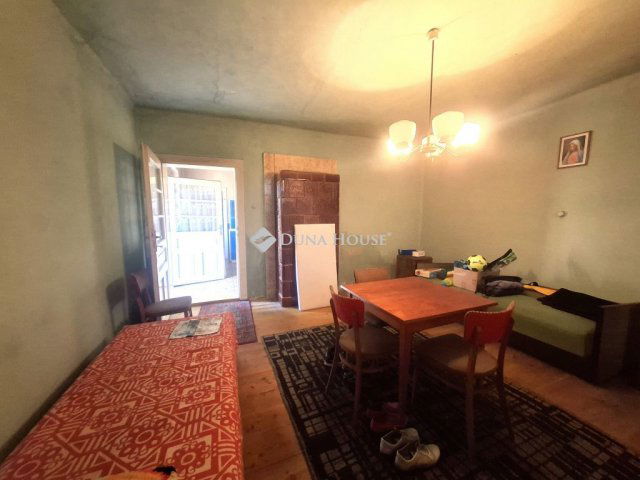 Eladó családi ház, Nárain 28.5 M Ft, 2 szobás