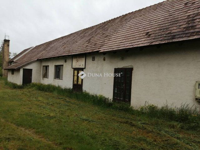 Eladó ipari ingatlan, Bakonyszombathelyen 33 M Ft