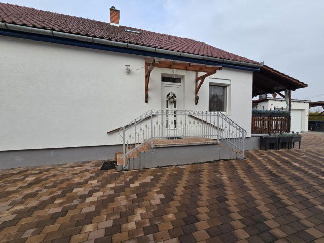 Eladó családi ház, Dombóváron 49 M Ft, 5 szobás