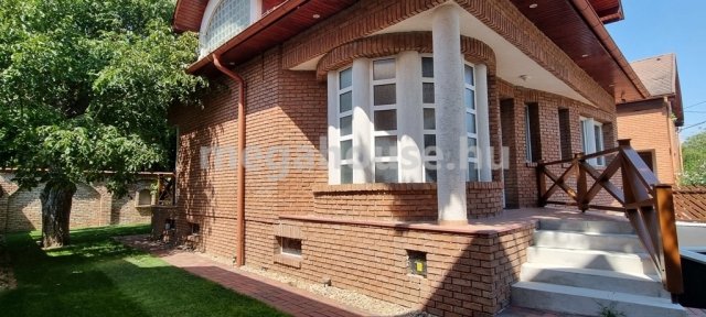 Eladó családi ház, Budapesten, III. kerületben, Kinizsi utcában
