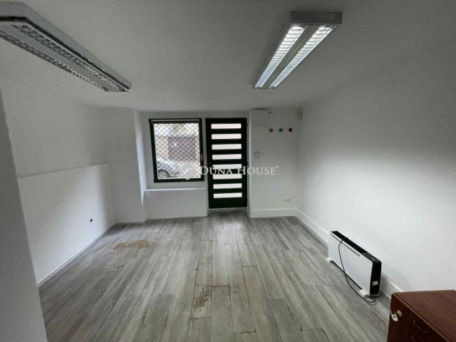 Eladó üzlethelyiség, Szegeden, Faragó utcában 15.2 M Ft