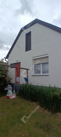 Eladó családi ház, Mosonmagyaróváron 75.99 M Ft, 4 szobás