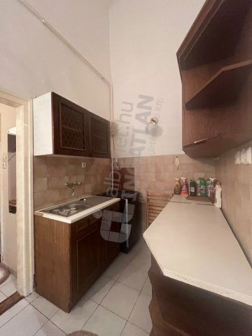 Eladó téglalakás, Budapesten, VI. kerületben, Nagymező utcában