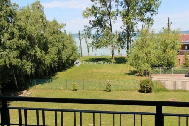 Eladó téglalakás, Balatonbogláron 58.9 M Ft, 1+1 szobás