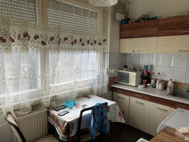 Eladó panellakás, Tatabányán 36.5 M Ft, 2 szobás