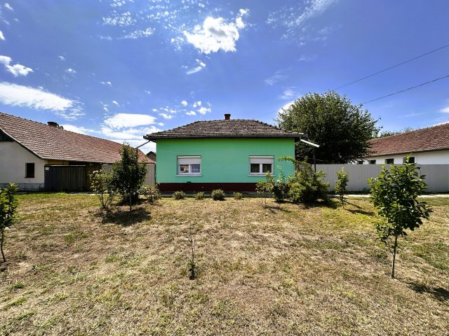 Eladó családi ház, Mezőkovácsházán 15 M Ft, 3 szobás