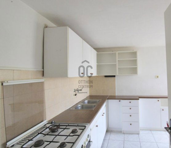 Eladó családi ház, Pécelen 98 M Ft, 8 szobás