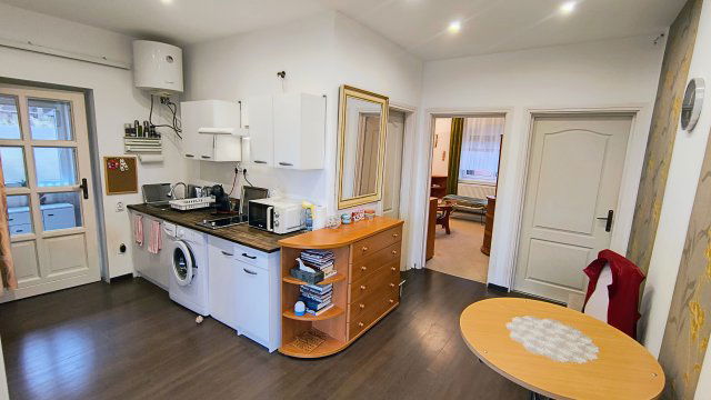 Eladó családi ház, Érden 109.9 M Ft, 7+1 szobás