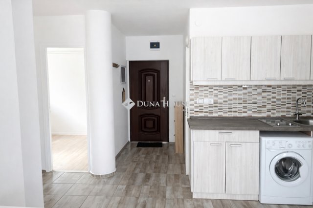 Eladó téglalakás, Szegeden 48.99 M Ft, 3 szobás