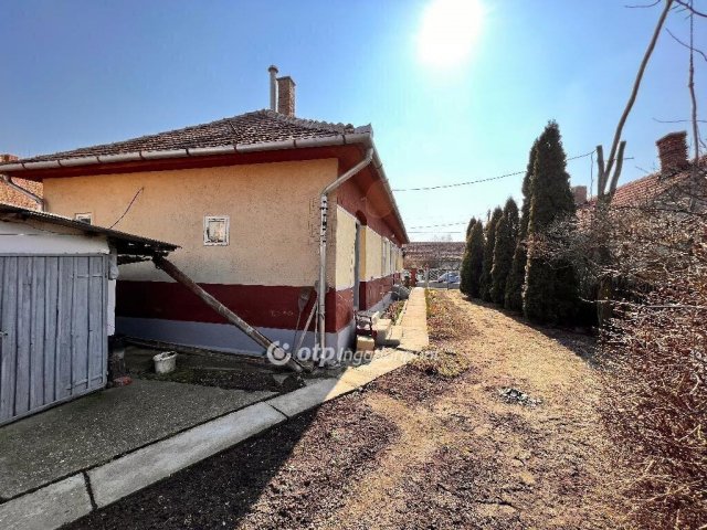 Eladó családi ház, Mezőcsáton 19.9 M Ft, 3 szobás