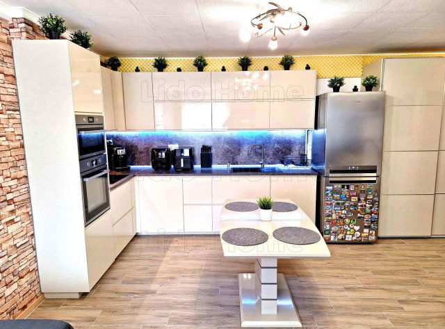 Eladó téglalakás, Győrött 79.9 M Ft, 3 szobás