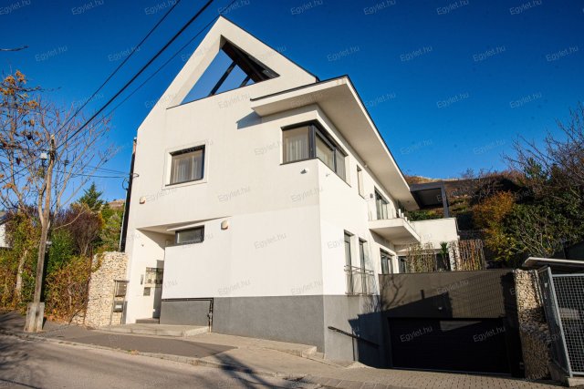 Eladó téglalakás, Budaörsön 179 M Ft, 4 szobás