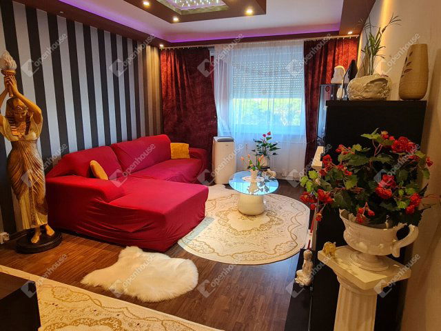 Eladó panellakás, Szegeden 60.78 M Ft, 3 szobás