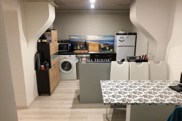 Eladó családi ház, Szegeden, Árva utcában 89.9 M Ft, 6 szobás