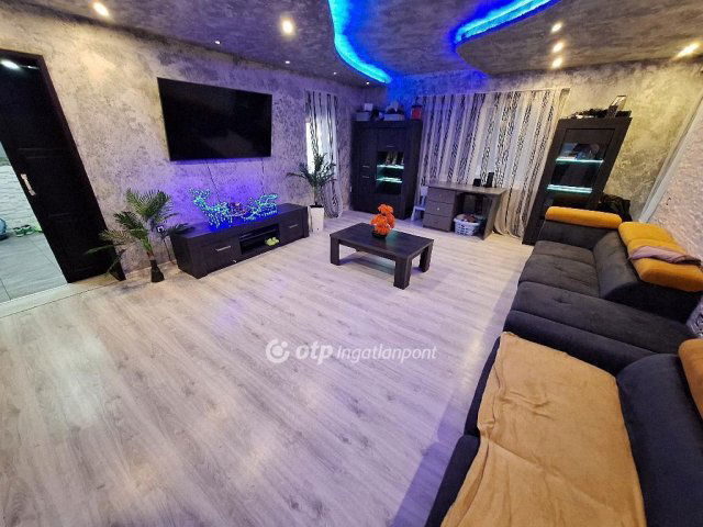 Eladó családi ház, Tiszakécskén 70 M Ft, 4 szobás