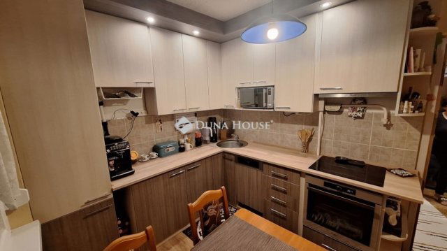 Eladó panellakás, Dunaújvárosban 34.9 M Ft, 2 szobás