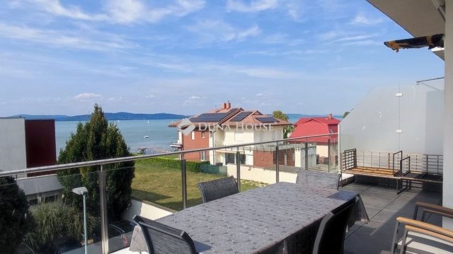 Eladó téglalakás, Balatonbogláron 129.9 M Ft, 4 szobás